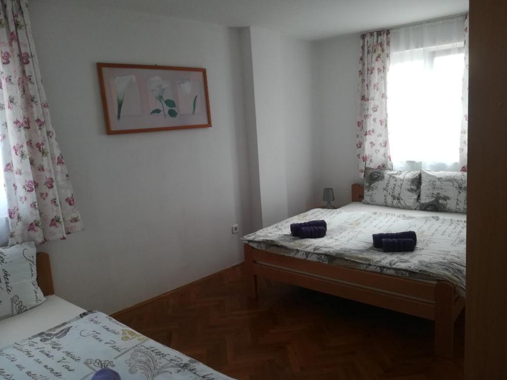 Apartment And Rooms Sidro Petrcane Esterno foto
