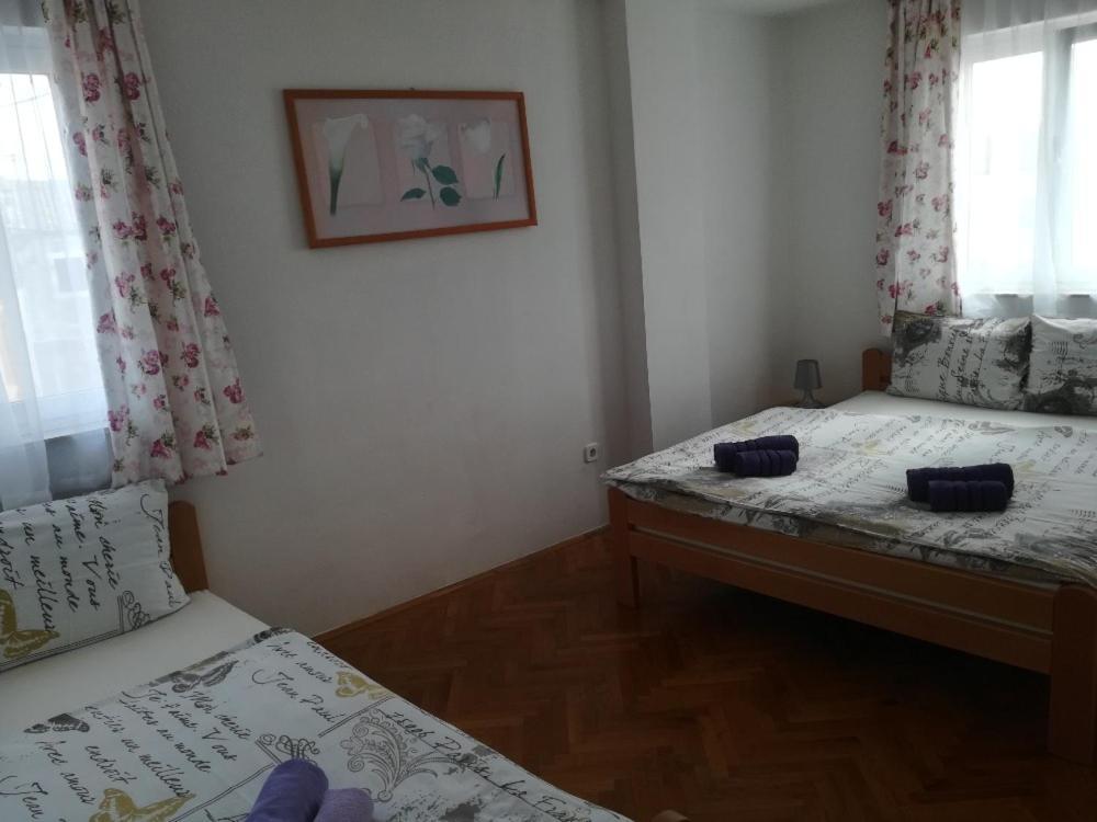 Apartment And Rooms Sidro Petrcane Esterno foto