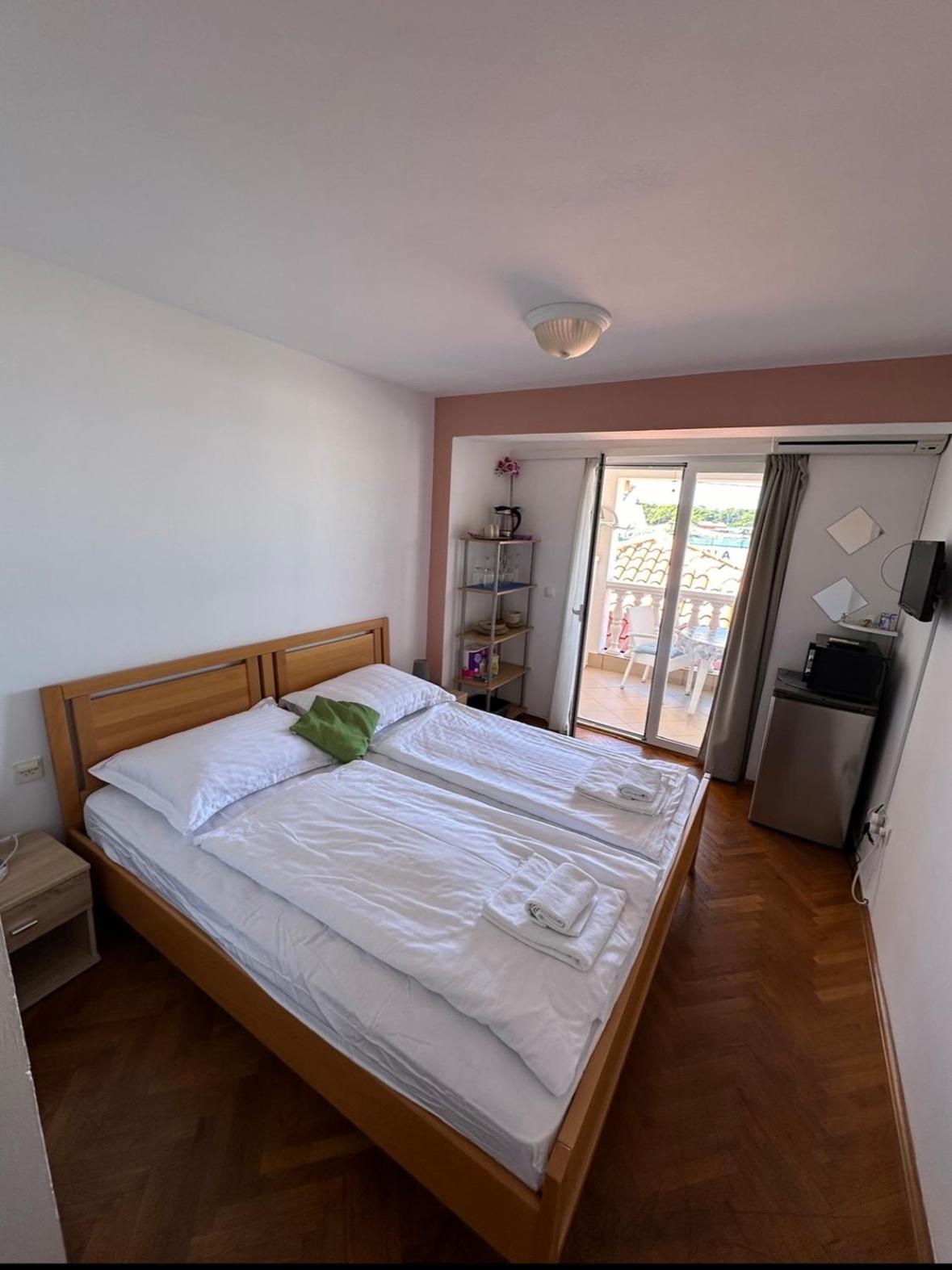 Apartment And Rooms Sidro Petrcane Esterno foto
